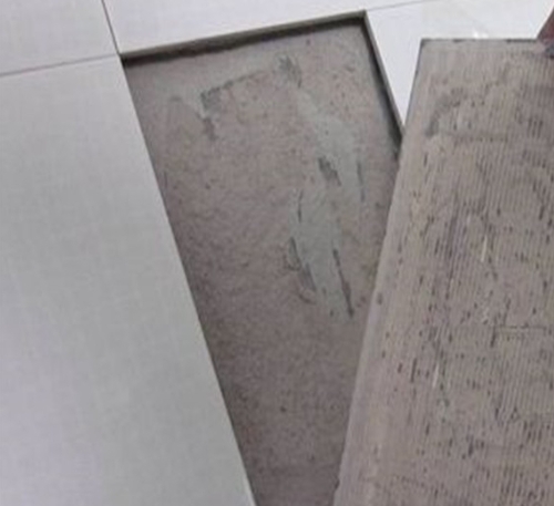 耒阳瓷砖空鼓维修公司分享瓷砖铺贴时如果打浆（即涂抹在瓷砖背面和基层上的砂浆或瓷砖胶）过少，会带来以下问题
